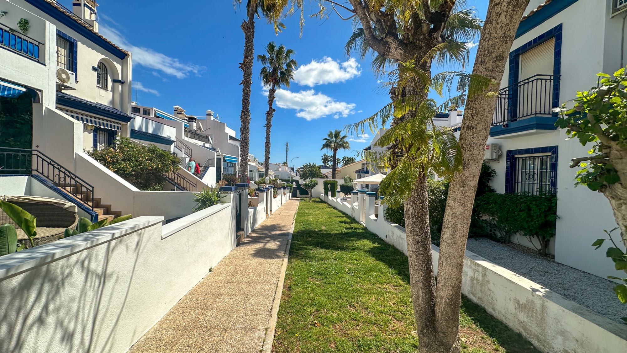 o_1jmb3nd9c1275h4o1k2mrnm111i33 Town House in Orihuela Costa, Alicante