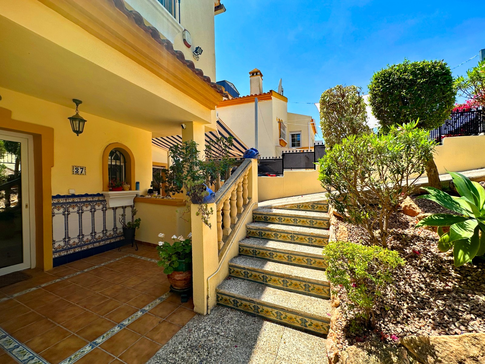 o_1jq49dffq1t00fb0noufoq170qn5 Villa in Orihuela Costa, Alicante