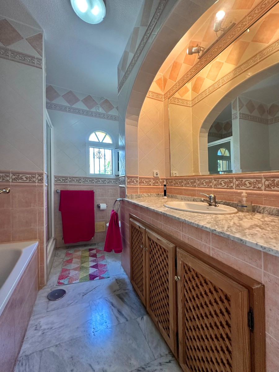 o_1jq49dffr1bmp1l2ulac1504k0goc Villa in Orihuela Costa, Alicante