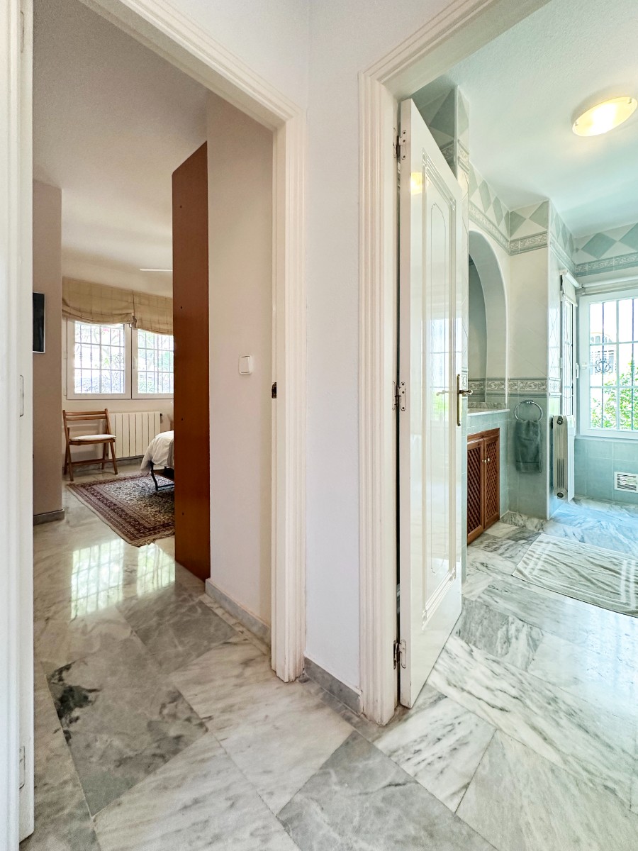 o_1jq49dffrm0u7vp14i21tpt19uioa Villa in Orihuela Costa, Alicante