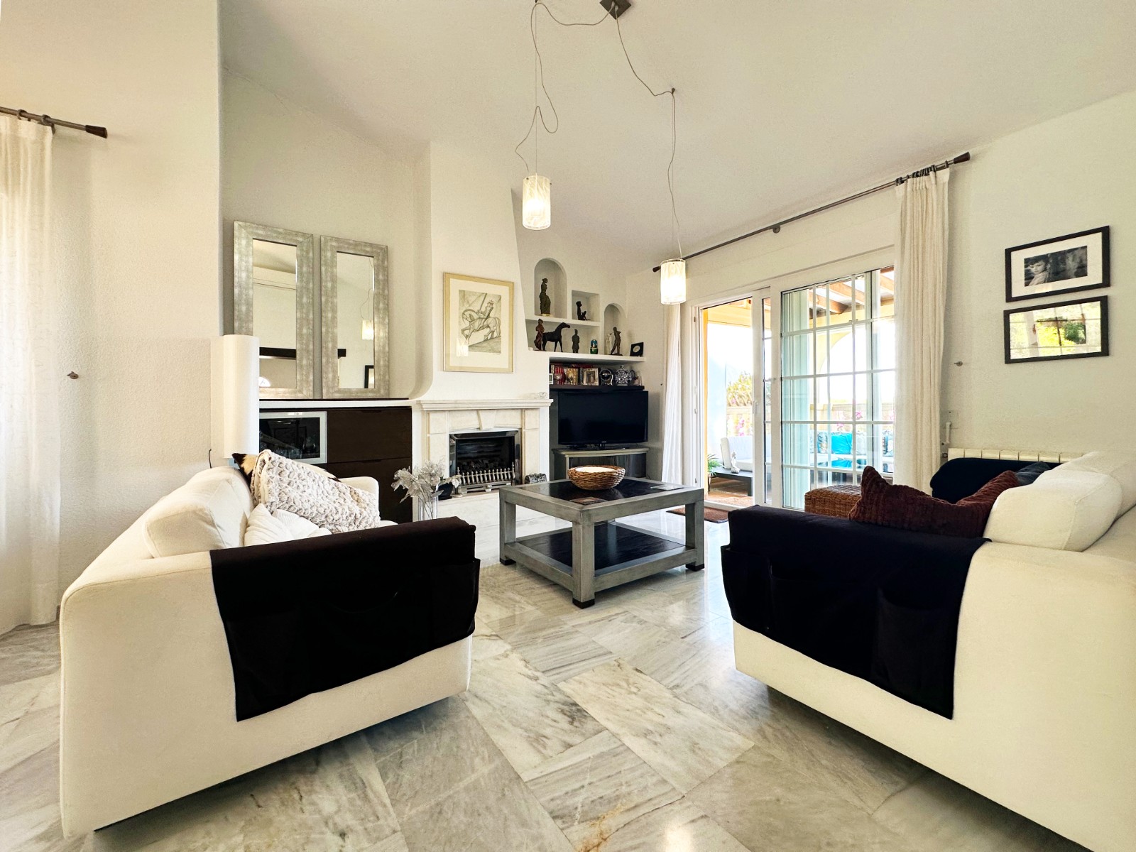 o_1jq49dffrqmi64i142a19mtq9rni Villa in Orihuela Costa, Alicante