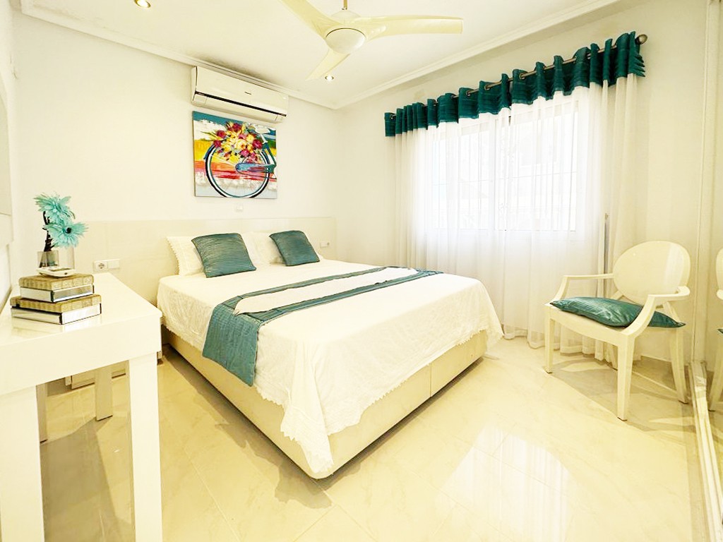 o_1jqm79r3a1ha41g791t4s1tdee2l4b Villa in San Miguel de Salinas, Alicante