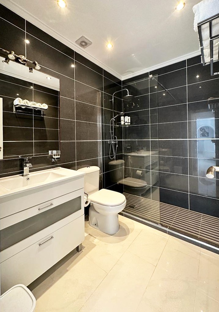 o_1jqm79r3g1ens1ddd14qv1m4f25h4d Villa in San Miguel de Salinas, Alicante
