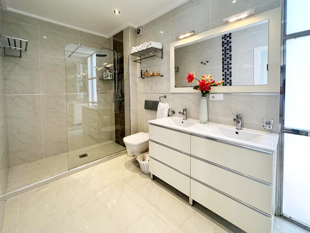 o_1jqm79r3l6m1sme1c8m4ll1lb54r Villa in San Miguel de Salinas, Alicante