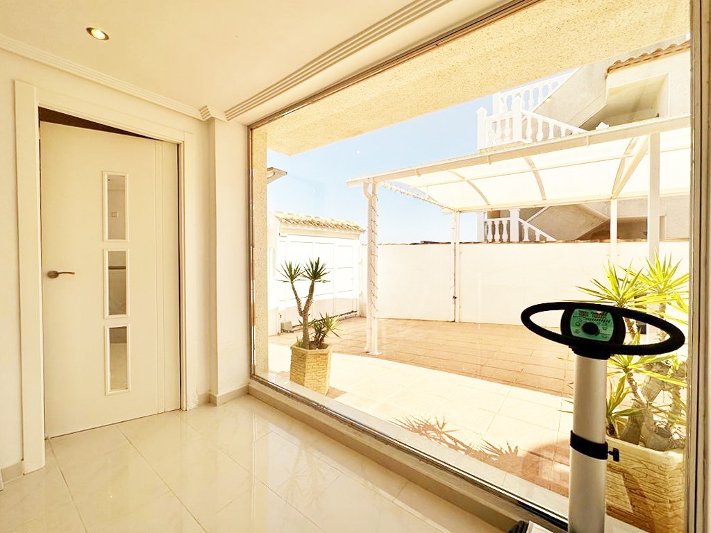 o_1jqm79r3m1sc311s31cma1tlq1b4n5d Villa in San Miguel de Salinas, Alicante