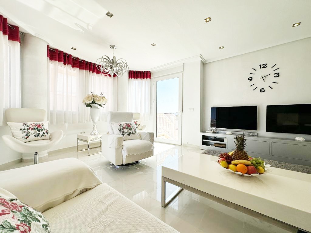 o_1jqm79r3q1kr6vqq1md2t9g1pvk5s Villa in San Miguel de Salinas, Alicante