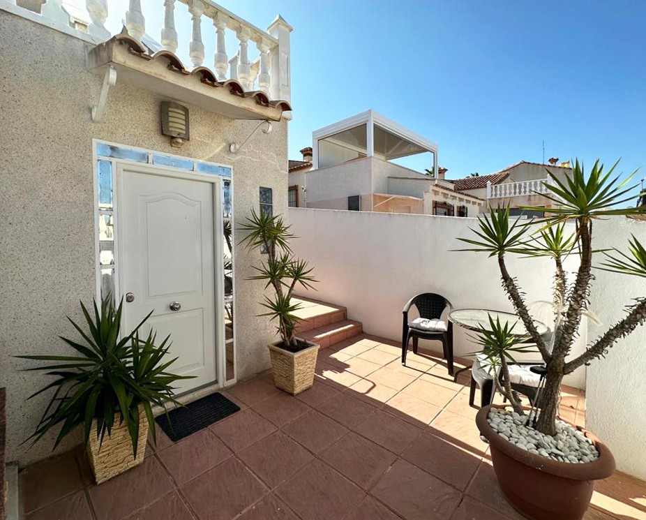 o_1jqm79r3q6oa11jlb26q041k3s62 Villa in San Miguel de Salinas, Alicante