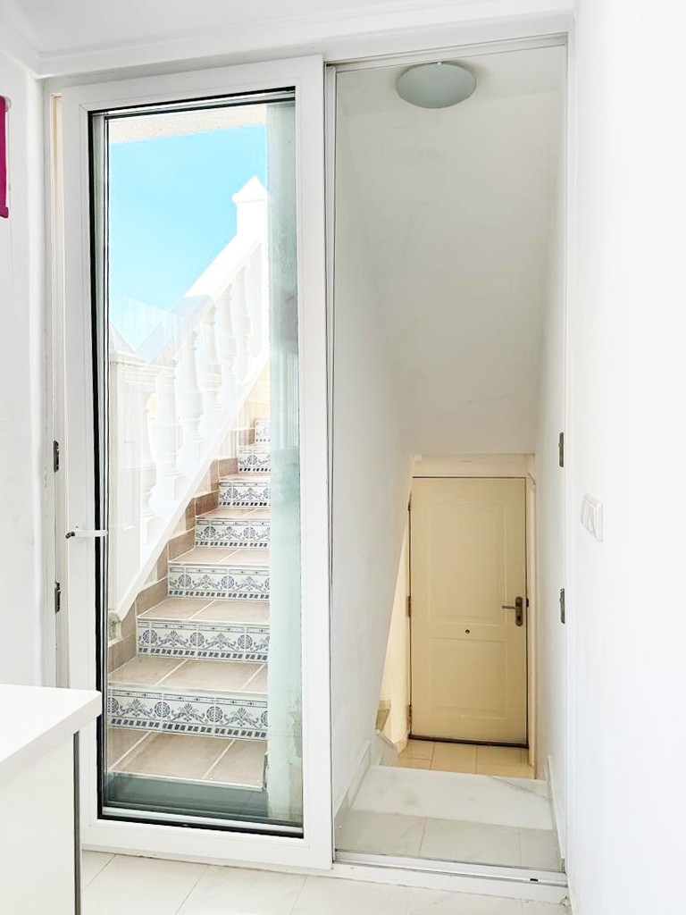 o_1jqm79r491kbs1ns4gud12q65s46l Villa in San Miguel de Salinas, Alicante