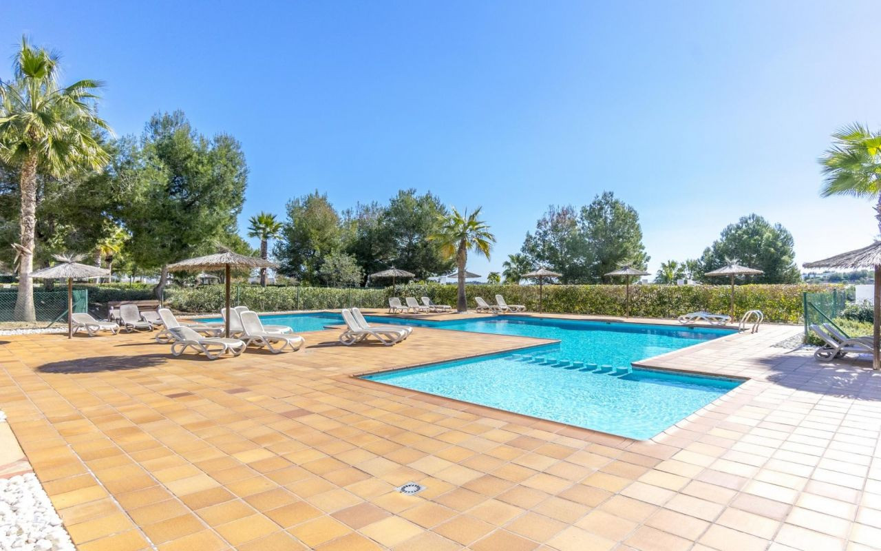 o_1jqmpc27h4i982cmqu17bi1t4g3b Penthouse in Orihuela Costa, Alicante