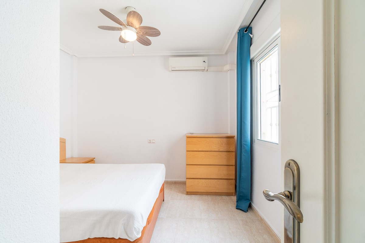 o_1jr7mr8p310g5rnn1qes9r917k36 Apartment in Orihuela Costa, Alicante