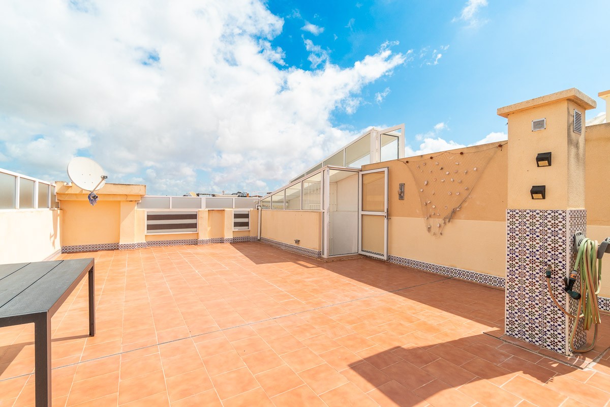 o_1jr7mr8p323r1v8b16r57j3qp3e Apartment in Orihuela Costa, Alicante