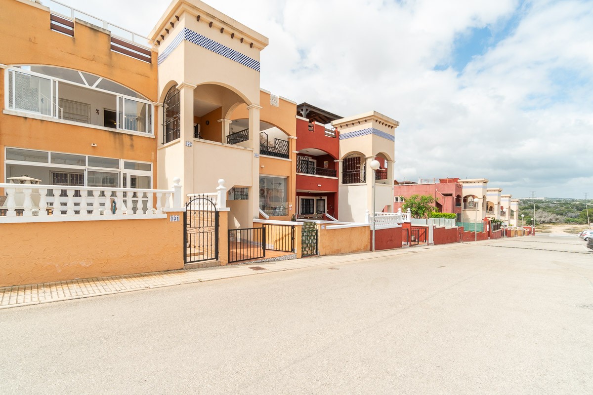 o_1jr7mr8p3cf11hmfo1o1k3k1mo03l Apartment in Orihuela Costa, Alicante