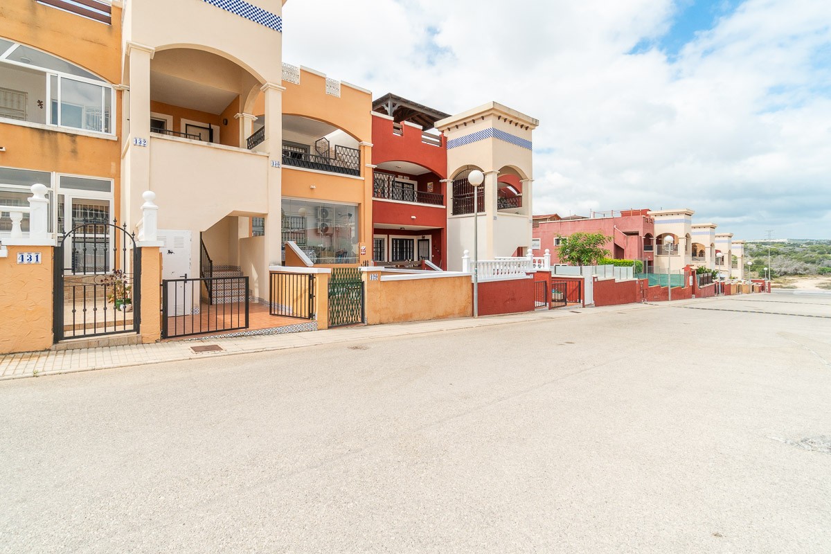 o_1jr7mr8p3l051j2fhke1ktcg3t3j Apartment in Orihuela Costa, Alicante