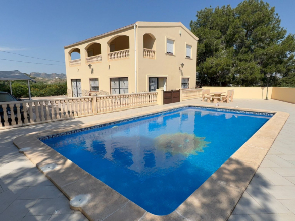 Villa for sale in Canadas De San Pedro