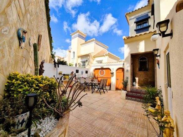 Villa for sale in Villamartin