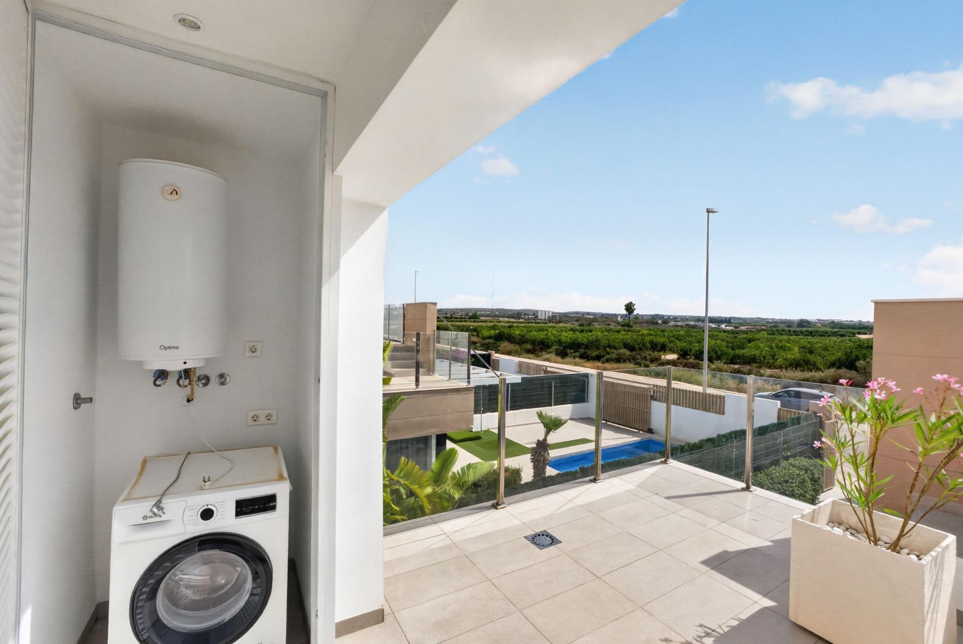 2-30 Villa in Guardamar del Segura, Alicante