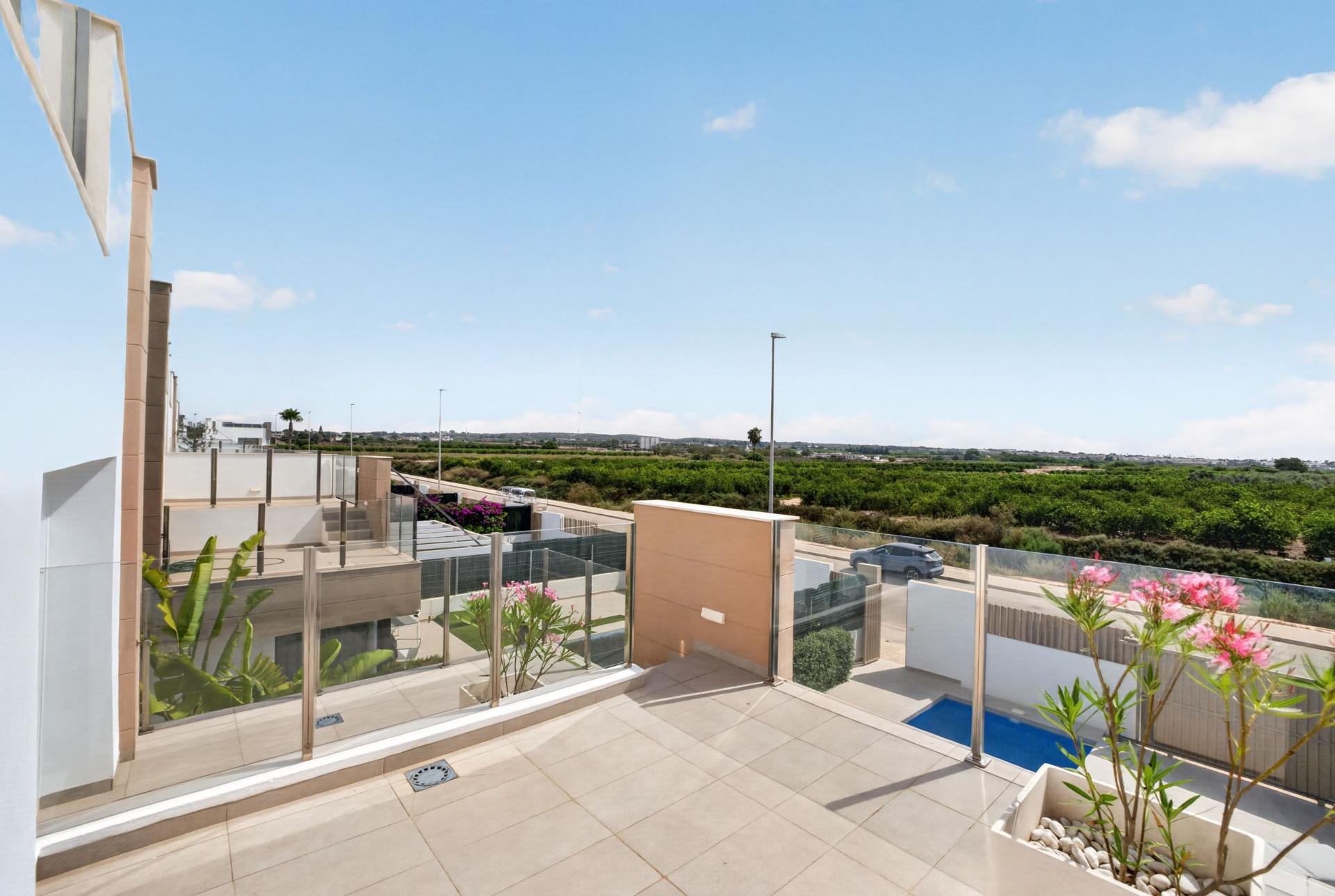 2-33 Villa in Guardamar del Segura, Alicante