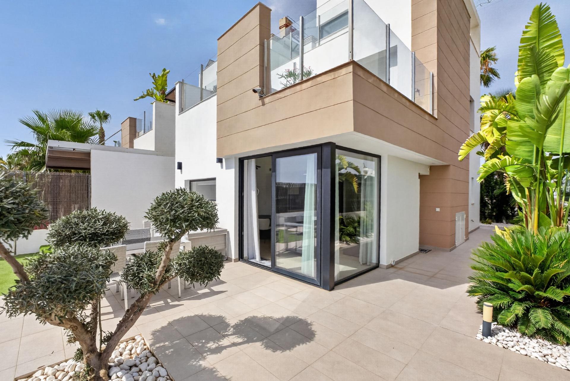 2-44 Villa in Guardamar del Segura, Alicante