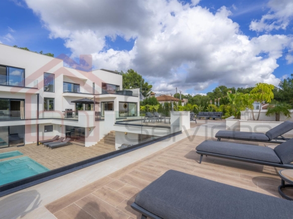 Villa for sale in Pinar de Campoverde