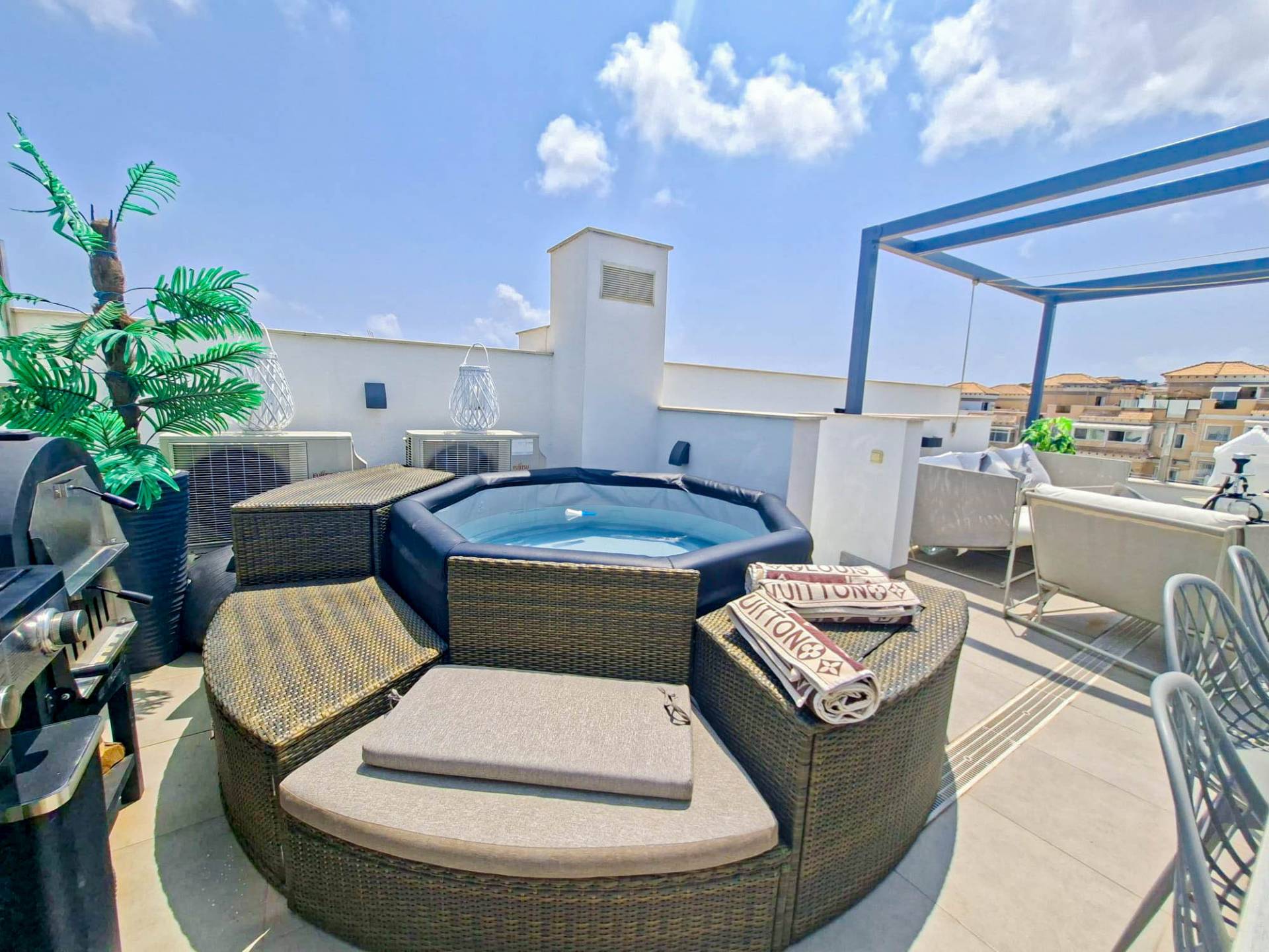 7nwTzfdG4MXGurzKMmGPz6lgEgJgNSib Villa in Villamartin, Alicante