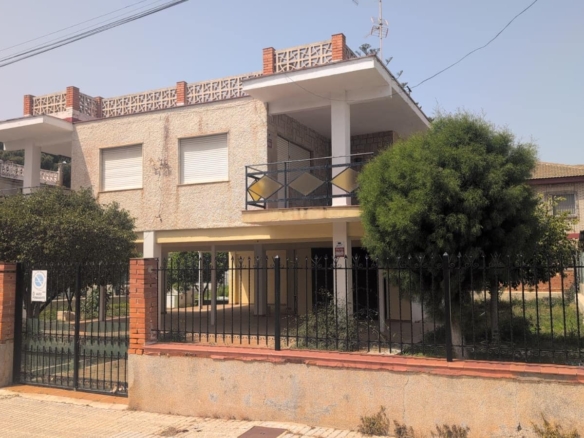 Villa for sale in Los Alcazares