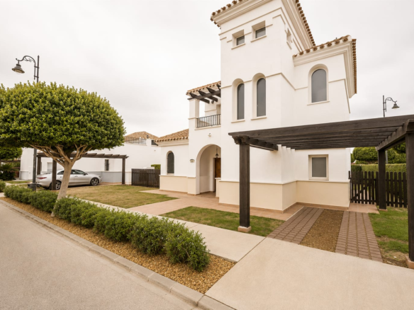 Villa for sale in La Torre Golf Resort