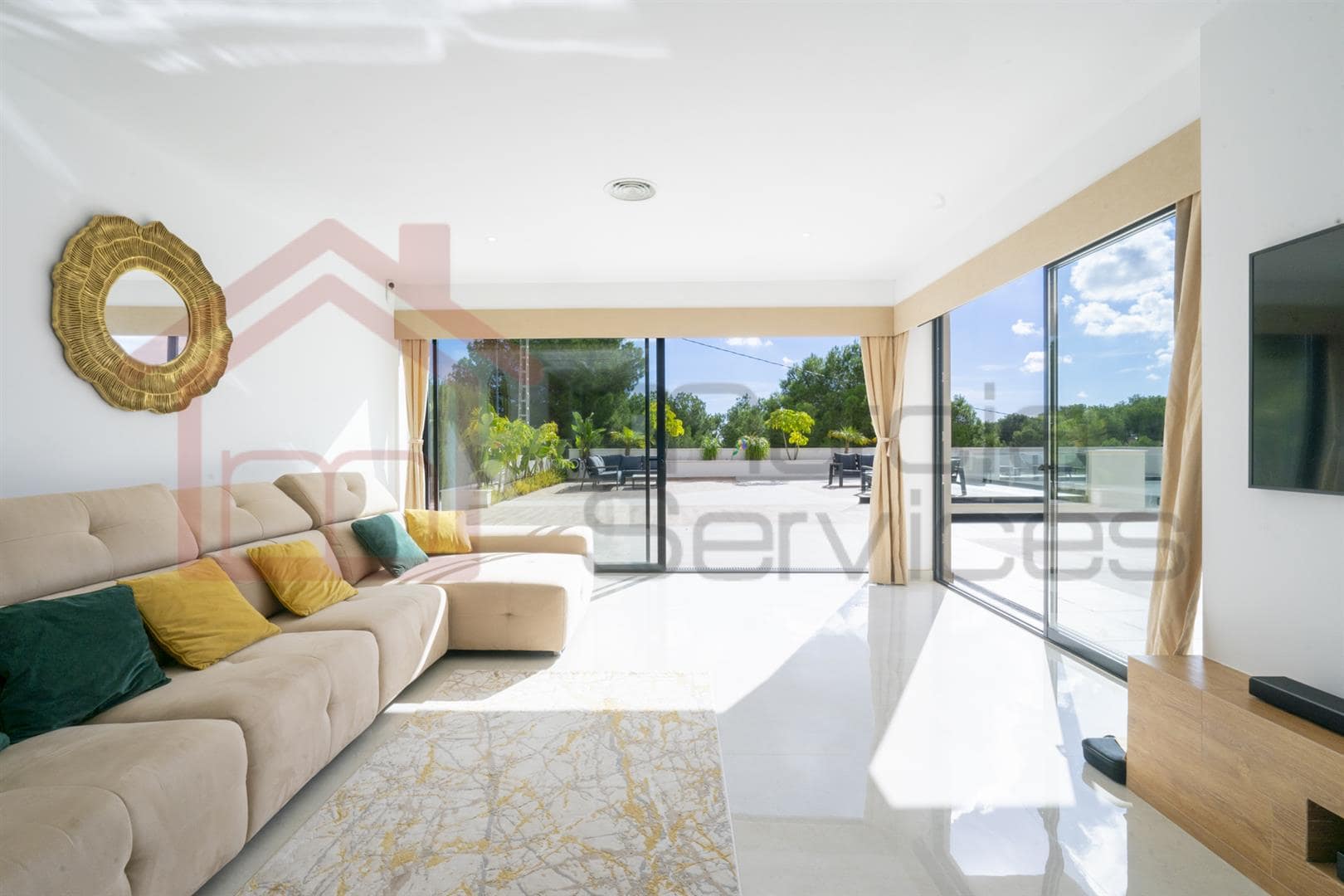 OLTVPvMMhEaFVl6FMNJvBw Villa in Pinar de Campoverde, Alicante
