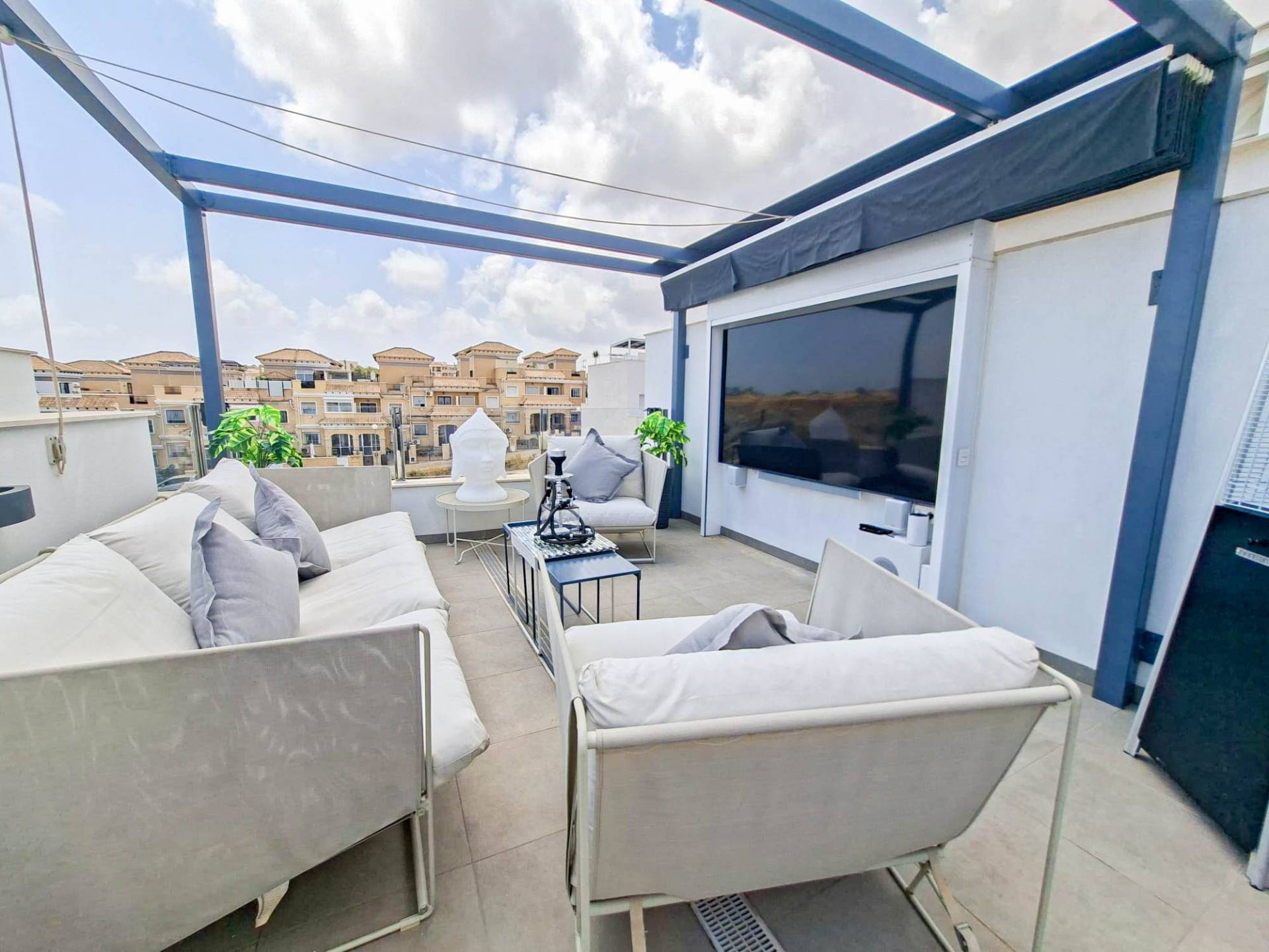 PcDVxuQfh4WQyd496TWv5RFQaFy0yVOy Villa in Villamartin, Alicante