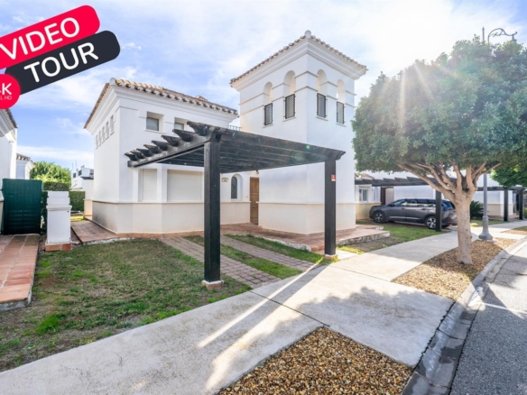 Villa for sale in La Torre Golf Resort