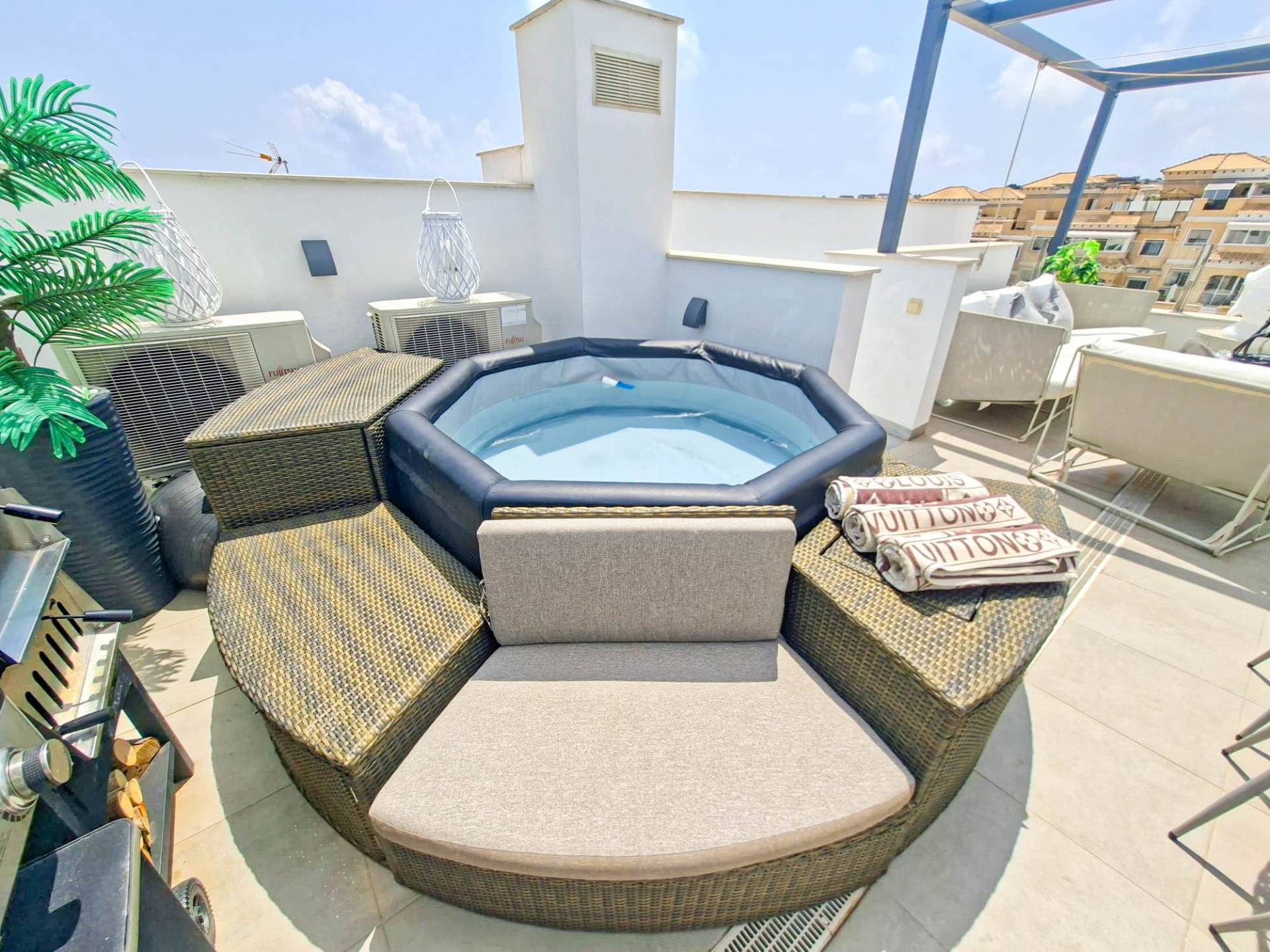 YbBtwZTBM3fqRSPTR2JMBbQp7wDOY79o Villa in Villamartin, Alicante