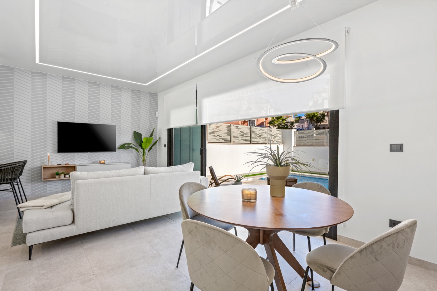 o_1jepm3t3h9pfn4uk2916bu19me3f Villa in Orihuela Costa, Alicante