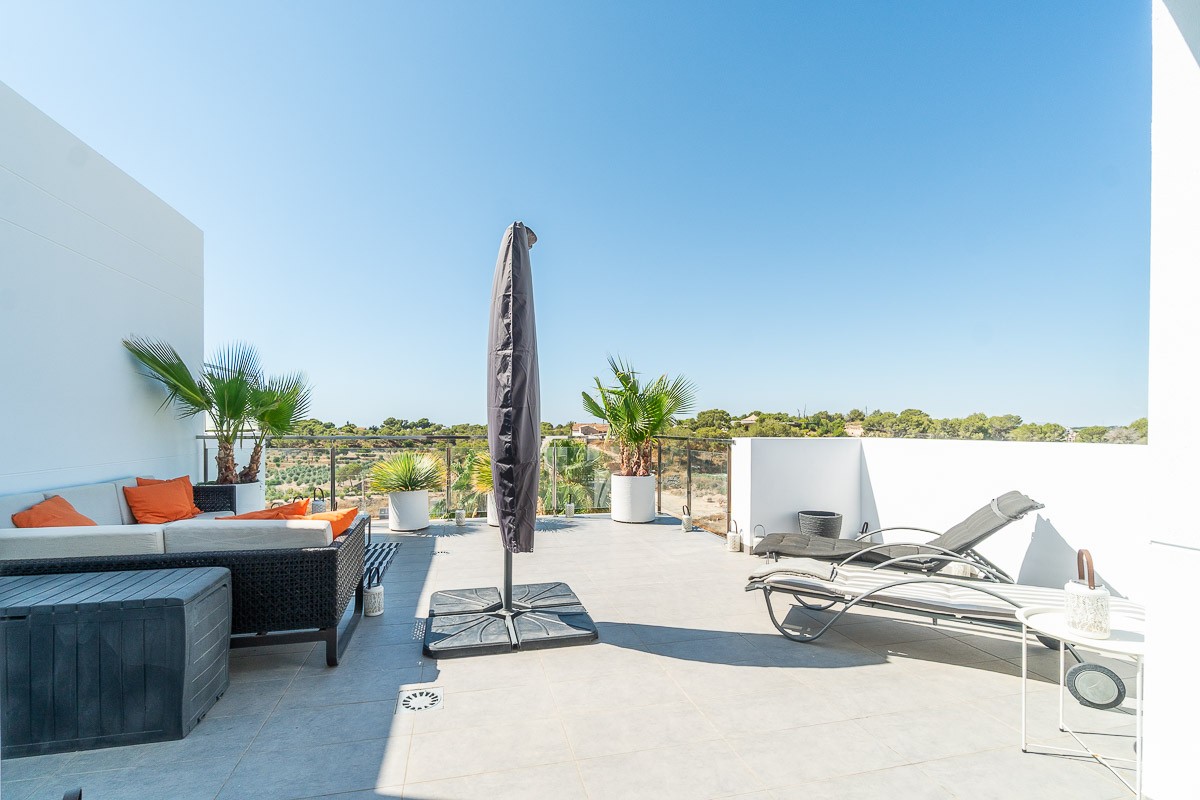 o_1jt13sajr1dfq16u7q2j6ckfq945 Penthouse in Villamartin, Alicante