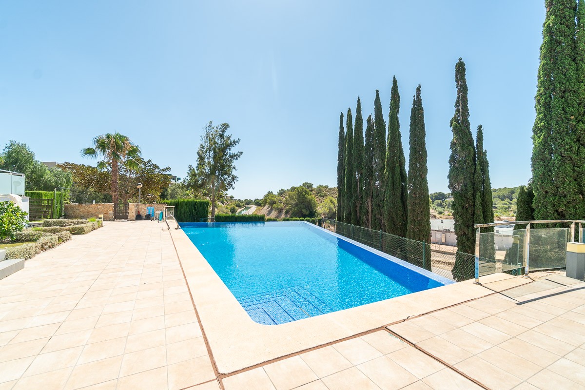o_1jt13sajr1fdvc621rnv1daa140l4i Penthouse in Villamartin, Alicante