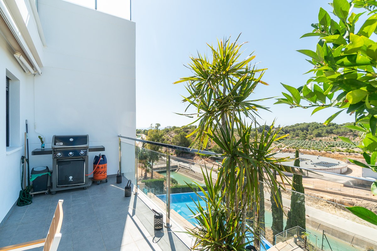 o_1jt13sajr1gc21eig1f8m172s7c23j Penthouse in Villamartin, Alicante
