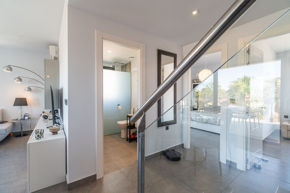 o_1jt13sajr1iq8pl81u081olu197b38 Penthouse in Villamartin, Alicante