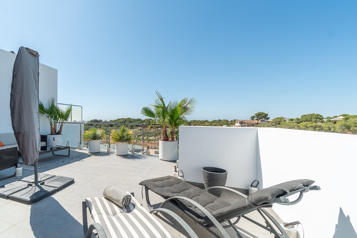 o_1jt13sajr1je9lvt16o52a13p648 Penthouse in Villamartin, Alicante