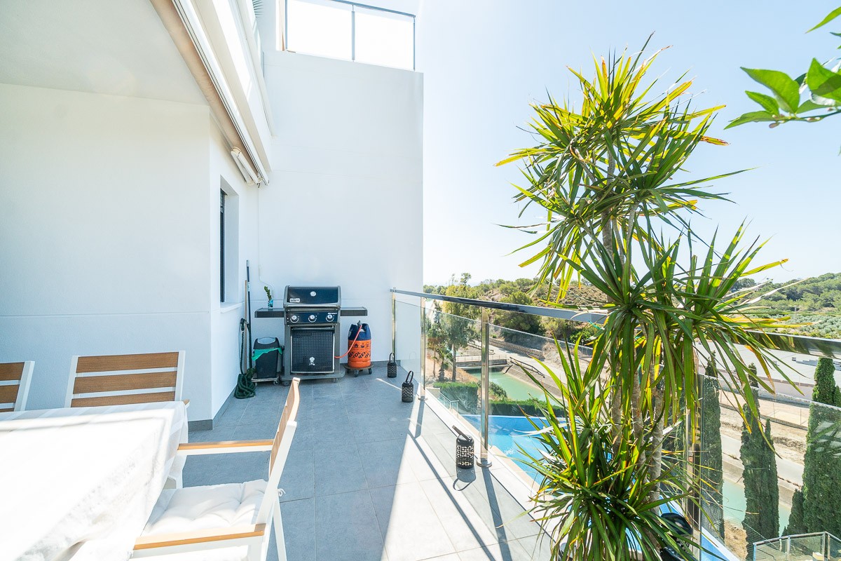 o_1jt13sajr1qaf1obp6in1lrp1she3h Penthouse in Villamartin, Alicante