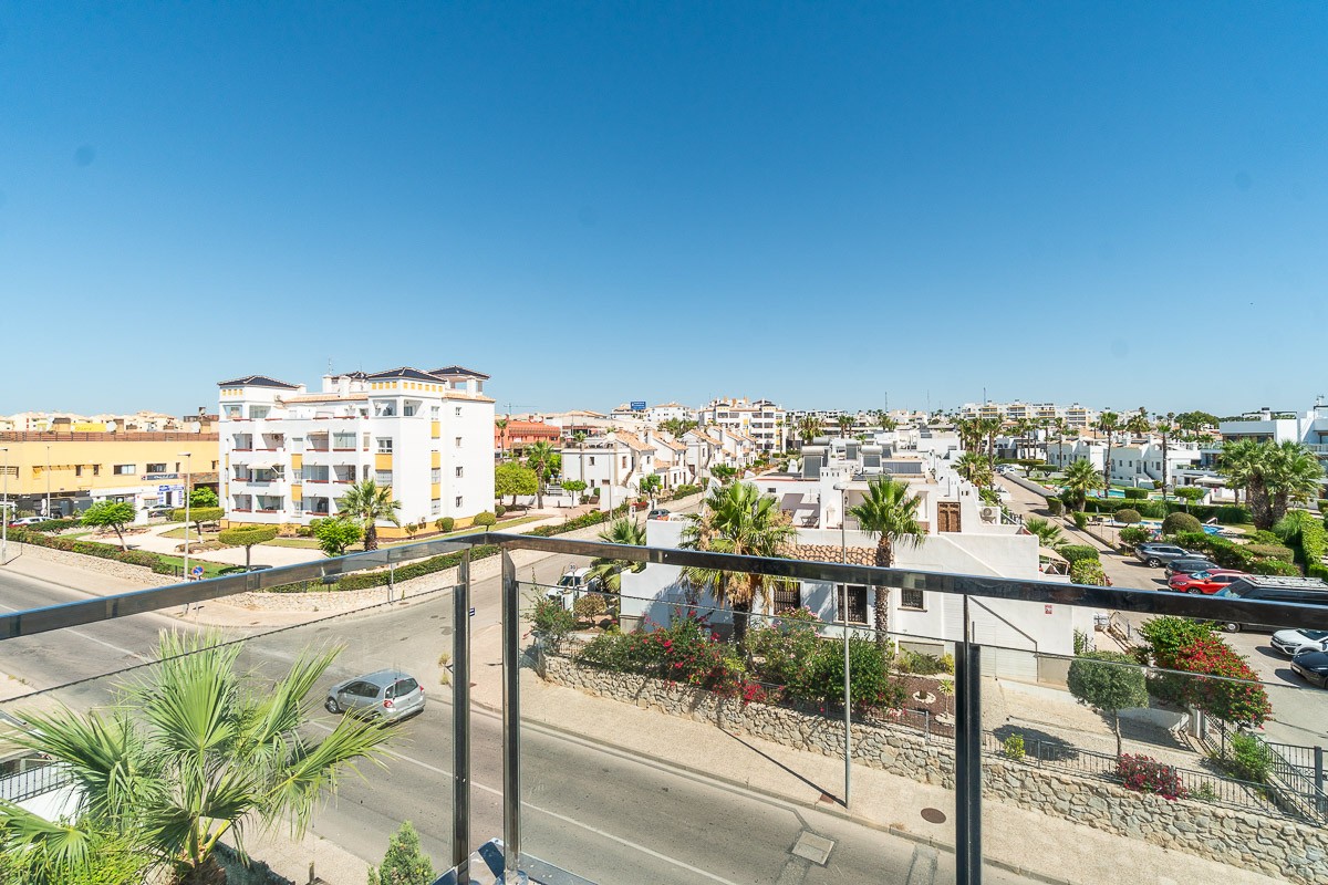 o_1jt13sajraocp8r1mbu1q0o1a9r4f Penthouse in Villamartin, Alicante