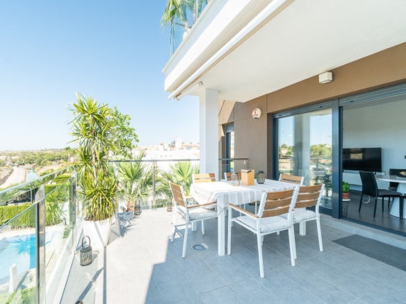 Penthouse for sale in Villamartin