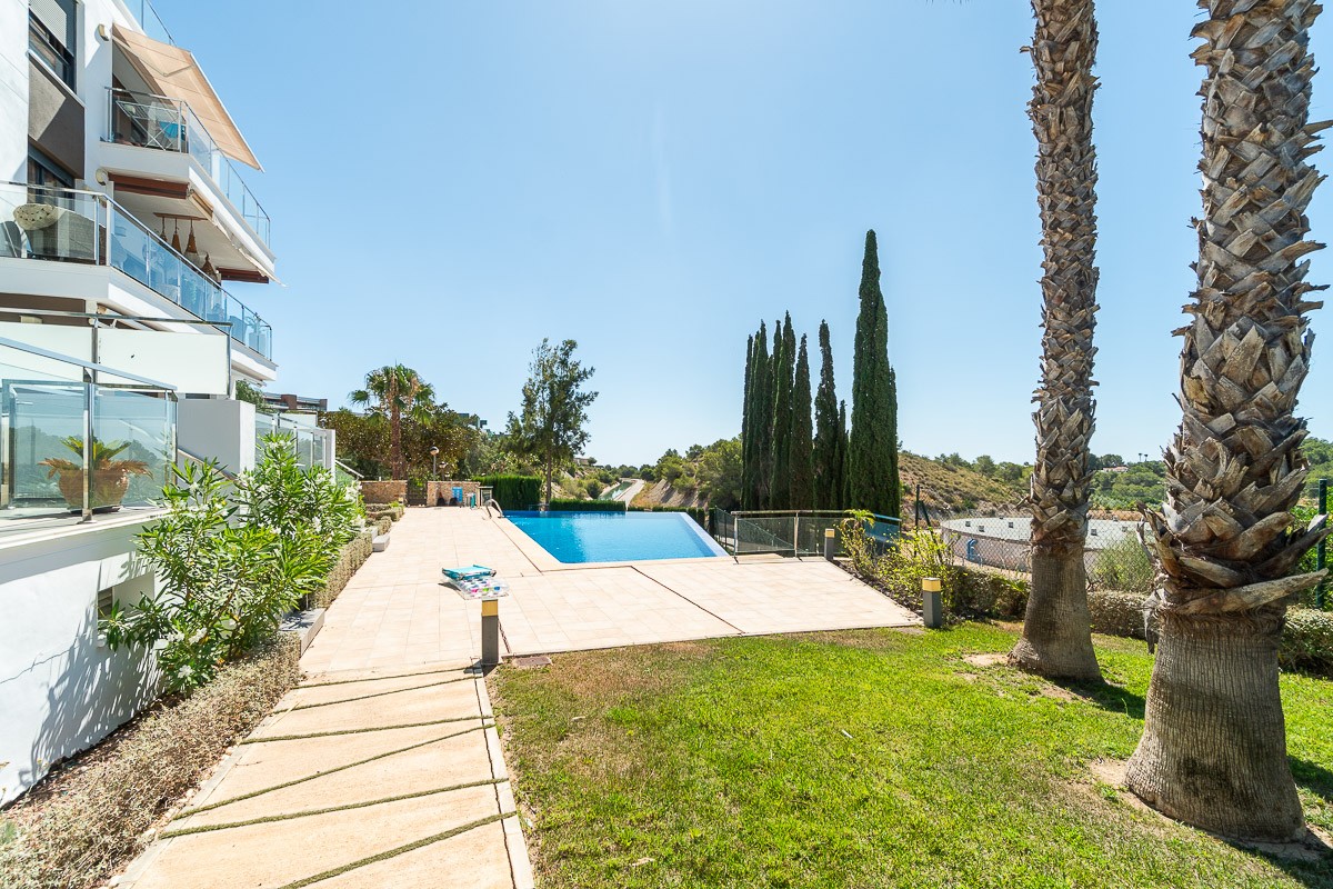 o_1jt13sajrj411b0f1vjv1t3vnh74h Penthouse in Villamartin, Alicante