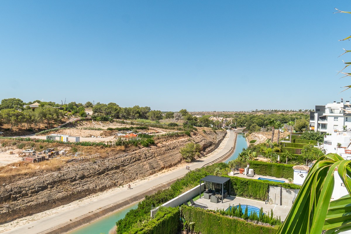 o_1jt13sajrkmkch61alo1qh81b424d Penthouse in Villamartin, Alicante