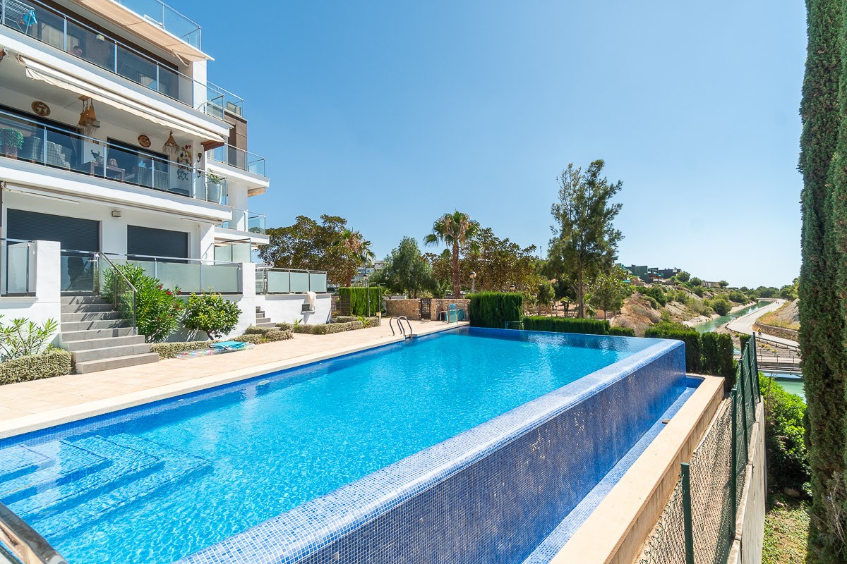 o_1jt13sajrt3qskes4617e31m984j Penthouse in Villamartin, Alicante