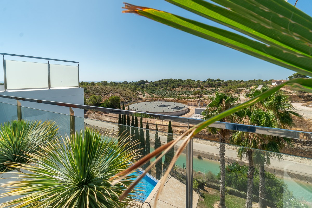 o_1jt13sajrt5s1lme1koo17u75lj4c Penthouse in Villamartin, Alicante