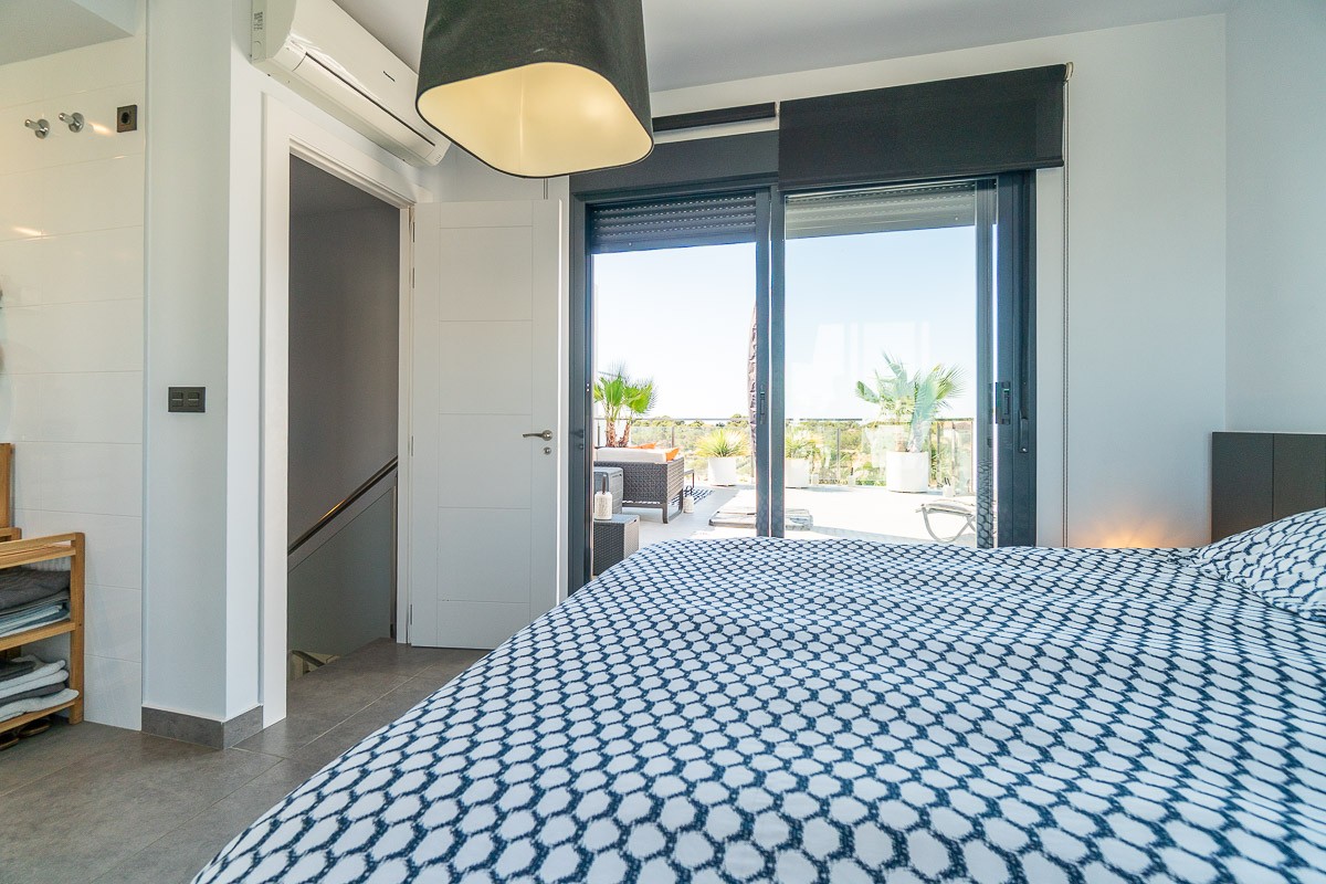 o_1jt13sajrv0n9ag6t1iabin942 Penthouse in Villamartin, Alicante