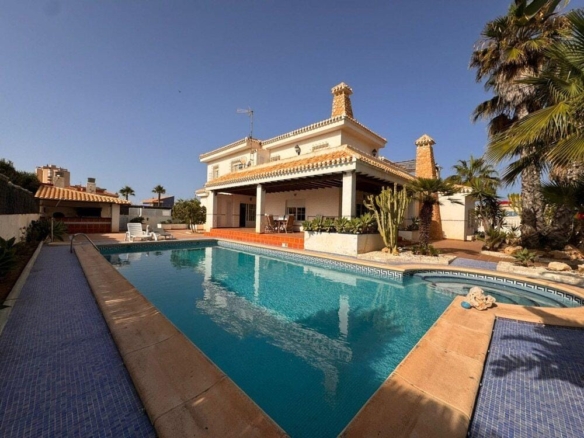 Villa for sale in La Manga del Mar Menor