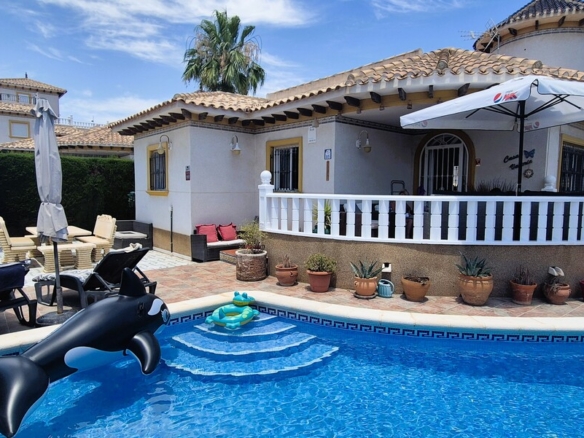 Villa for sale in Villamartin