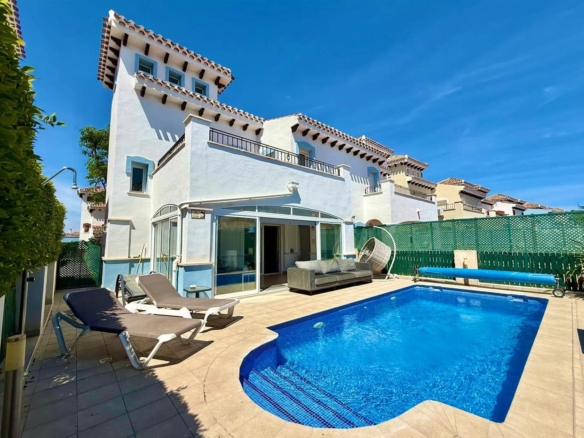 Villa for sale in Mar Menor Golf Resort