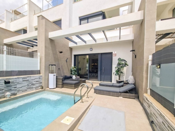 Villa for sale in Villamartin