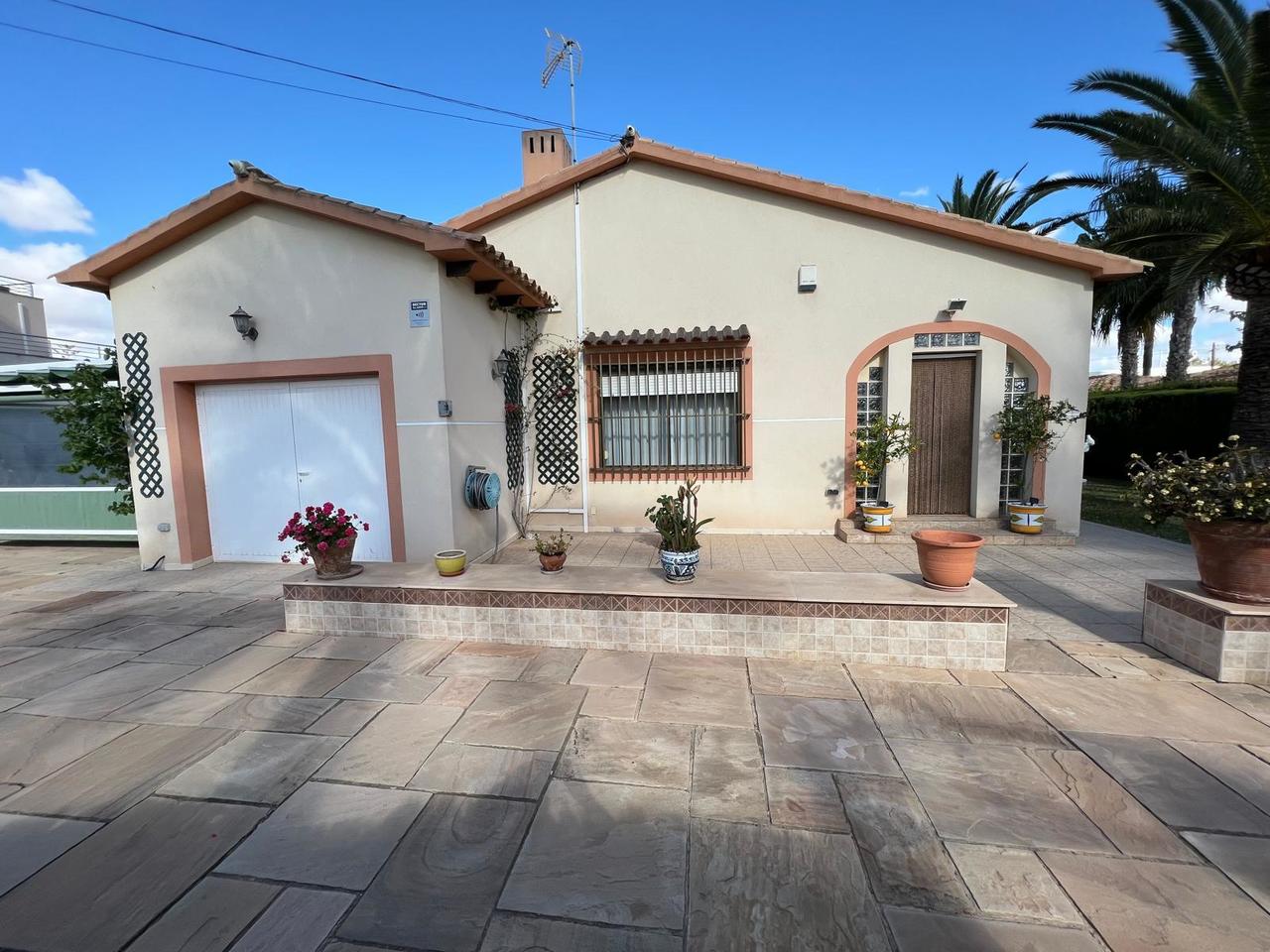 0020a34c7b11f11643d9_xlarge Villa in Cabo Roig, Alicante