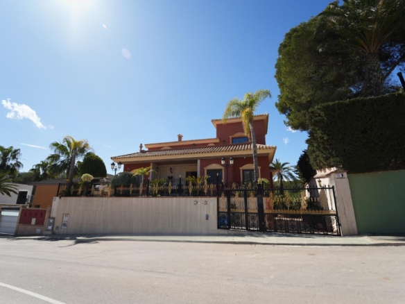 Villa for sale in Orihuela Costa